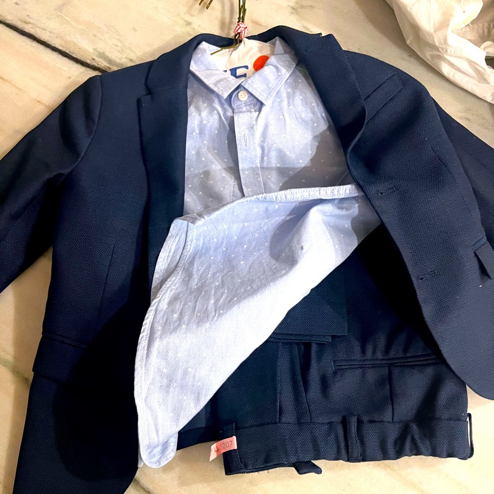 Zara boys suit. Size 6.